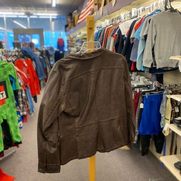 Liz & Co Ladies Lg Brown Patent Leather Jacket - Picture 3 of 3